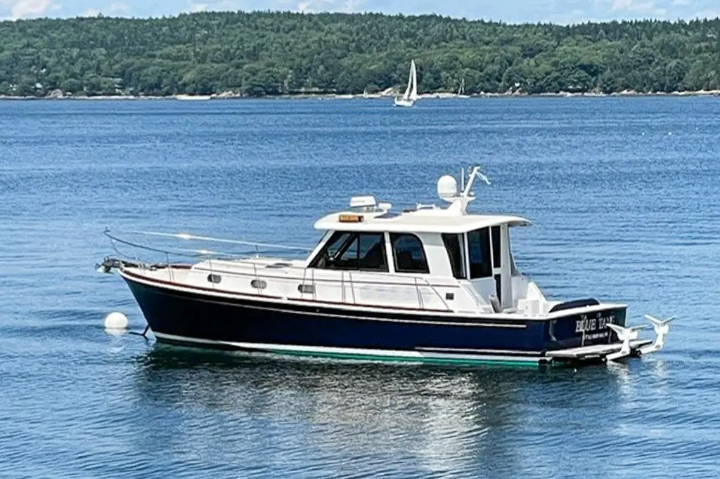 Blue Tang 2007 Grand Banks 39 Eastbay SX Yacht For Sale in Belfast ME Blue Tang 2007 Grand Banks 39 Eastbay SX Yacht For Sale in Belfast ME