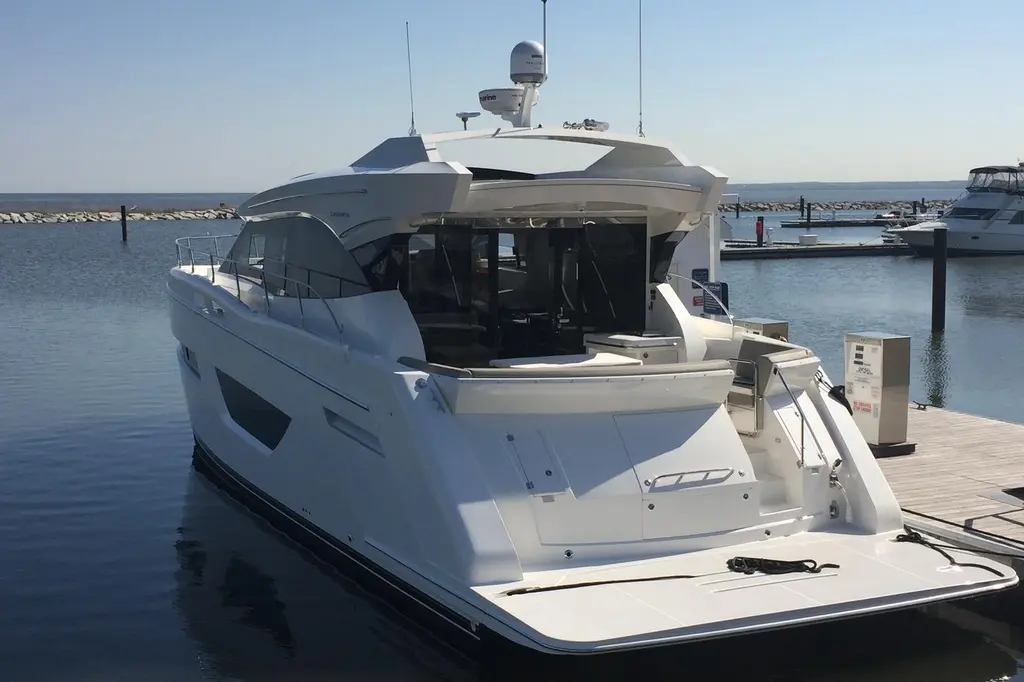 2019 Carver C52 Coupe Yacht For Sale in Varennes QC 2019 Carver C52 Coupe Yacht For Sale in Varennes QC