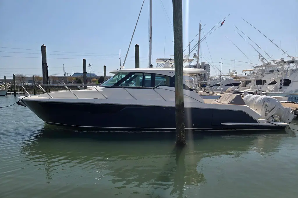 2022 Tiara Yachts 43 LE Yacht For Sale in Morehead City NC 2022 Tiara Yachts 43 LE Yacht For Sale in Morehead City NC