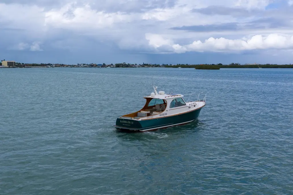 RAMBLER II 2014 Hinckley Picnic Boat 37 MKIII Yacht For Sale in Cotuit MA