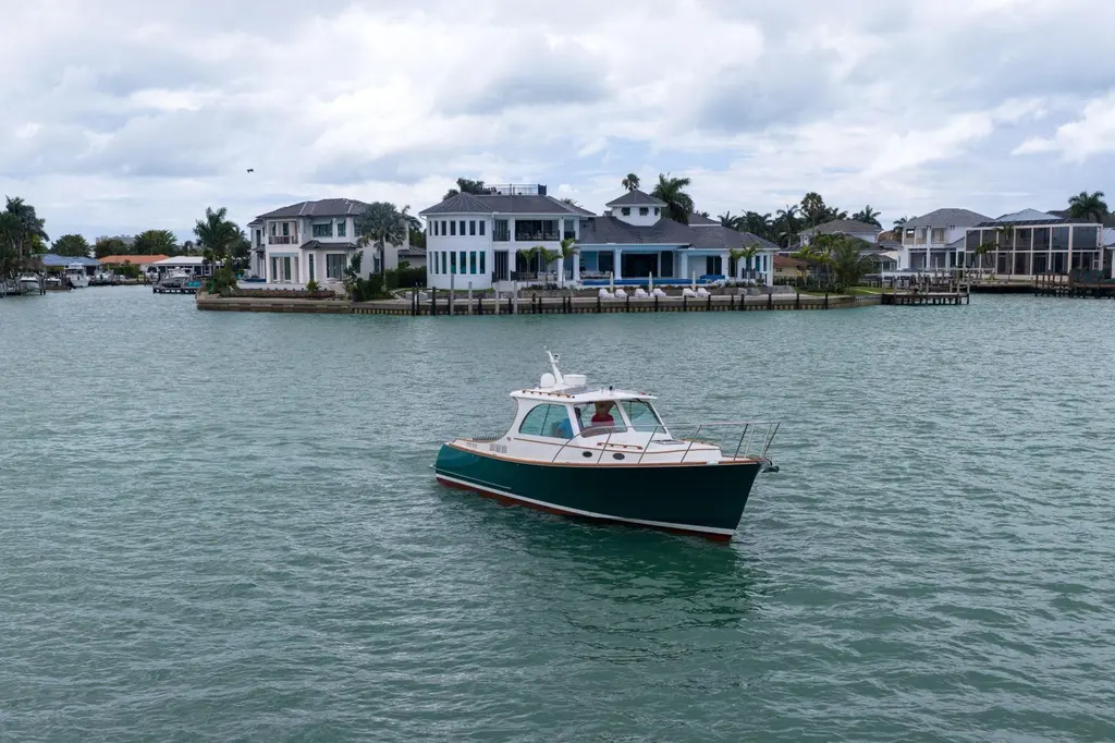 RAMBLER II 2014 Hinckley Picnic Boat 37 MKIII Yacht For Sale in Cotuit MA