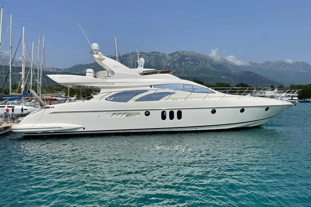 POLINA 2005 Azimut 62 Yacht For Sale in Istanbul 
