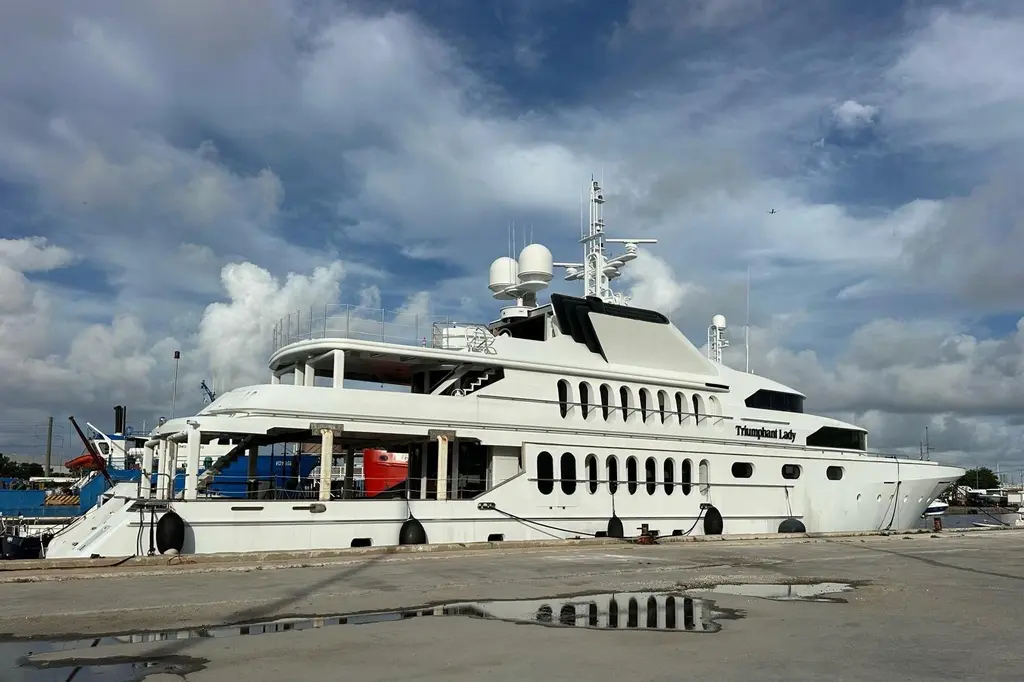  1985 Sterling Yachts 155 Motor Yacht Yacht For Sale in Miami Beach FL