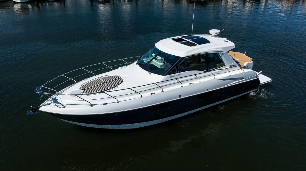 2013 Cruisers Yachts 48 Cantius Yacht For Sale in Port Washington NY 2013 Cruisers Yachts 48 Cantius Yacht For Sale in Port Washington NY