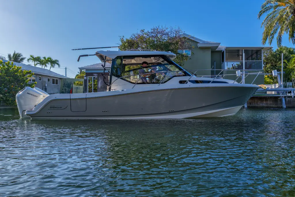 2025 Boston Whaler 325 Conquest Yacht For Sale in Key West FL 2025 Boston Whaler 325 Conquest Yacht For Sale in Key West FL