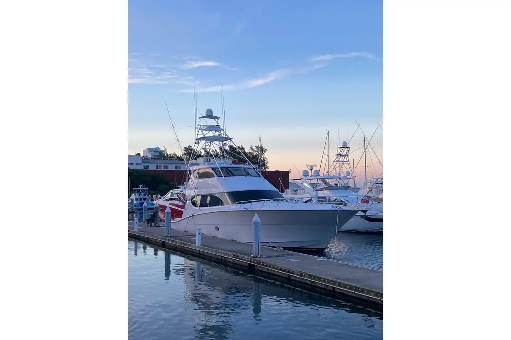  2007 Hatteras 77 Convertible Yacht For Sale in Port Isabel TX