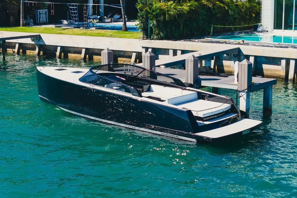 VANDUTCH 2021 VanDutch 40.2 Yacht For Sale in Miami Beach FL