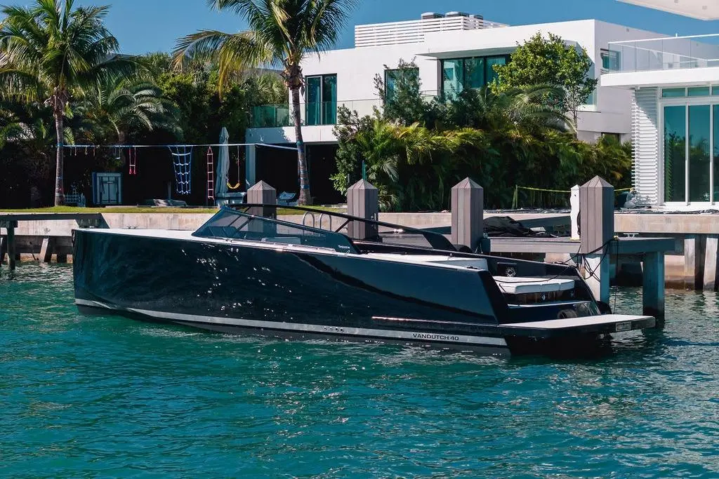 VANDUTCH 2021 VanDutch 40.2 Yacht For Sale in Miami Beach FL