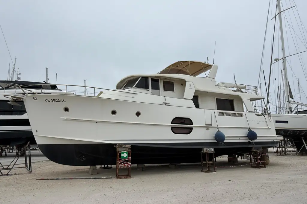 PAT 2009 Beneteau Swift Trawler 52 Yacht For Sale in Alimos PAT 2009 Beneteau Swift Trawler 52 Yacht For Sale in Alimos