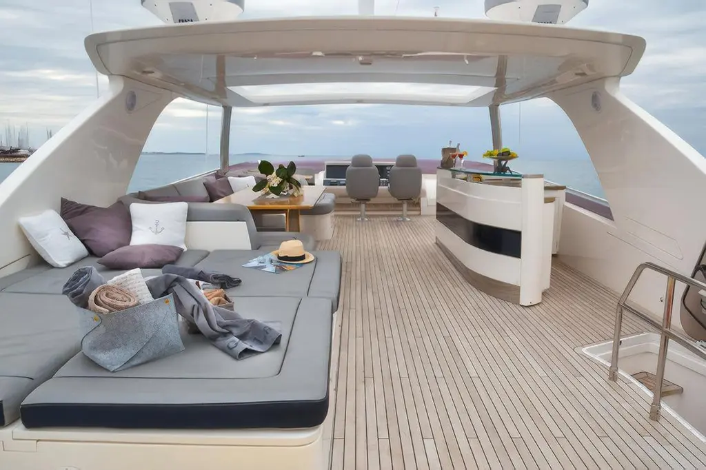 2013 Princess 85 Fly Yacht For Sale in Athens 2013 Princess 85 Fly Yacht For Sale in Athens