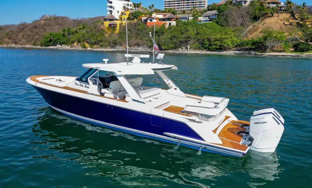 OSO DEL MAR 2022 Tiara Yachts 43 LS Yacht For Sale in Fort Lauderdale FL