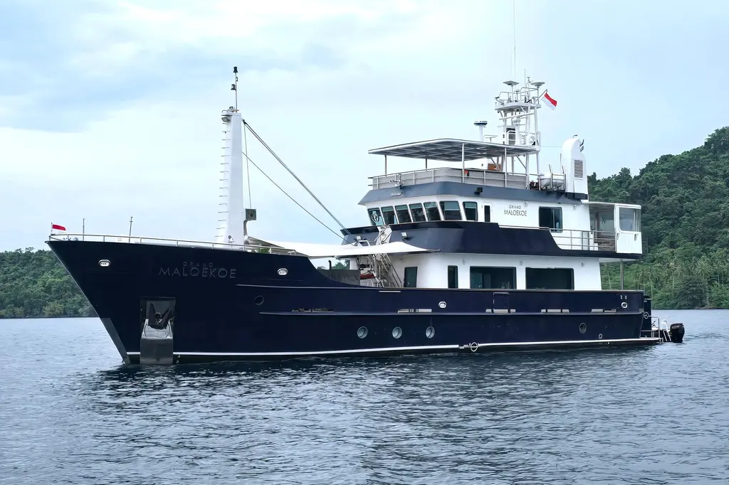 1998 97 Yacht For Sale in Jakarta Utara 1998 97 Yacht For Sale in Jakarta Utara