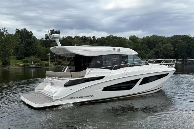 2017 Regal 42 Grande Coupe Yacht For Sale in Osage Beach MO 2017 Regal 42 Grande Coupe Yacht For Sale in Osage Beach MO