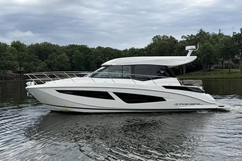 2017 Regal 42 Grande Coupe Yacht For Sale in Osage Beach MO 2017 Regal 42 Grande Coupe Yacht For Sale in Osage Beach MO