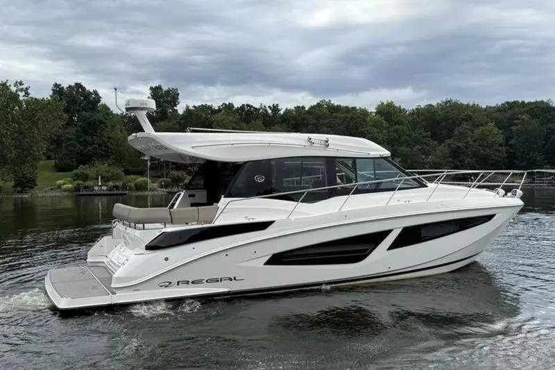 2017 Regal 42 Grande Coupe Yacht For Sale in Osage Beach MO 2017 Regal 42 Grande Coupe Yacht For Sale in Osage Beach MO