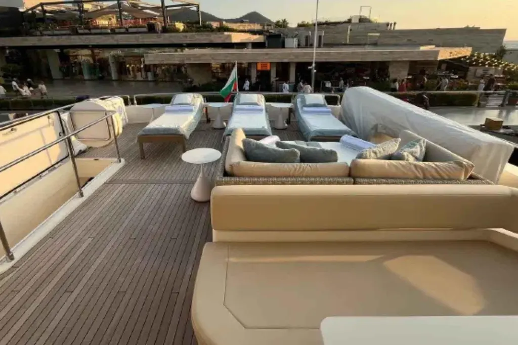 WHITE SWAN 2014 Ferretti Yachts 960 Yacht For Sale in Istanbul WHITE SWAN 2014 Ferretti Yachts 960 Yacht For Sale in Istanbul
