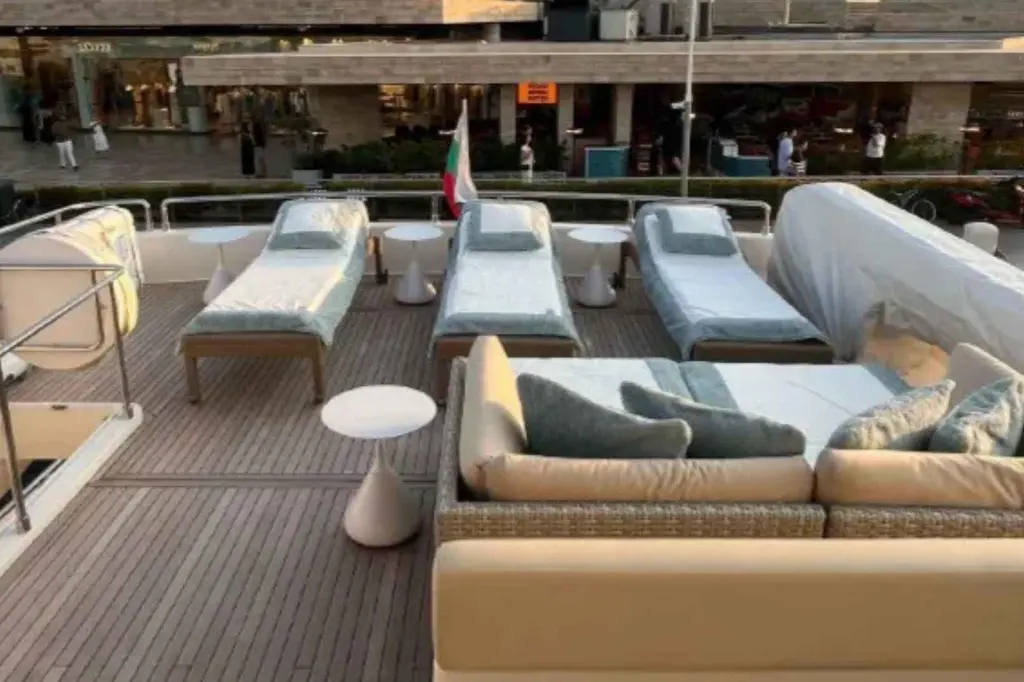 WHITE SWAN 2014 Ferretti Yachts 960 Yacht For Sale in Istanbul WHITE SWAN 2014 Ferretti Yachts 960 Yacht For Sale in Istanbul