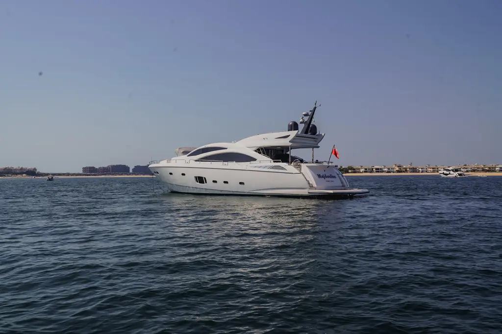  2009 Sunseeker Predator 84 Yacht For Sale in Dubai 
