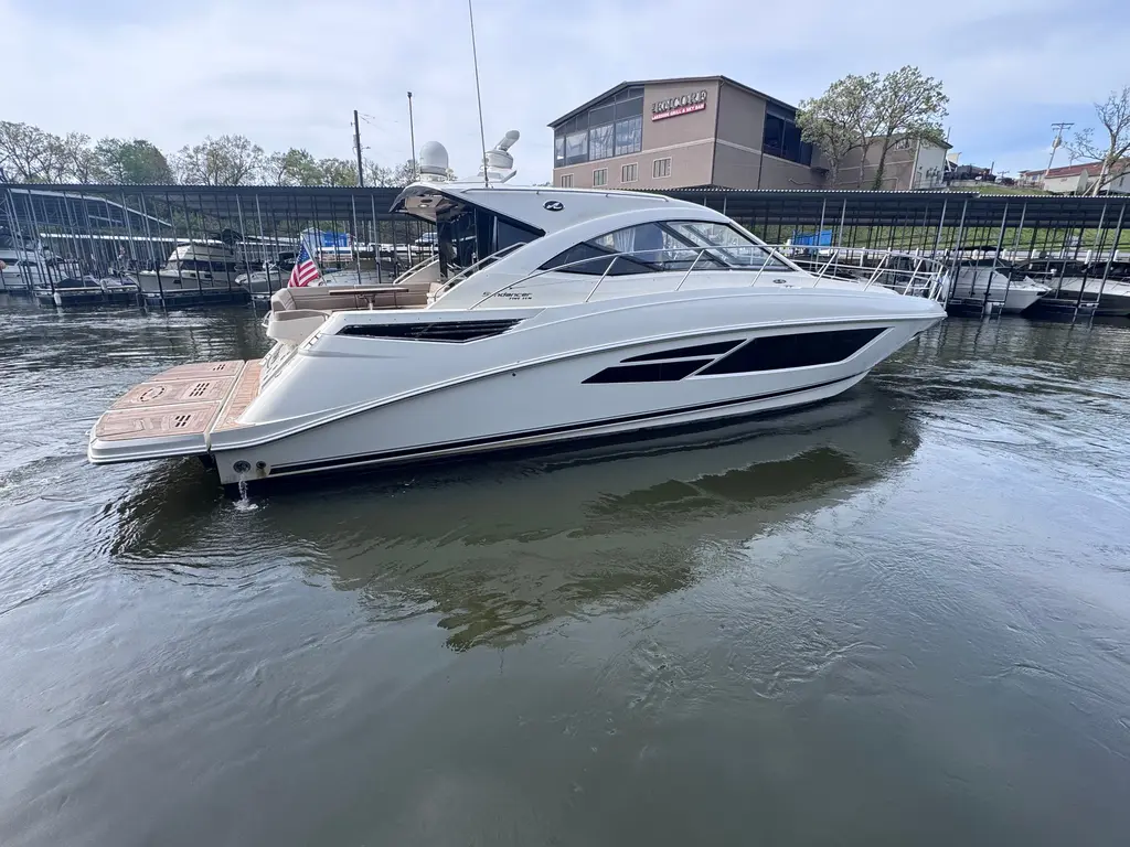 2015 Sea Ray Sundancer 510 Yacht For Sale in Lake Ozark MO 2015 Sea Ray Sundancer 510 Yacht For Sale in Lake Ozark MO
