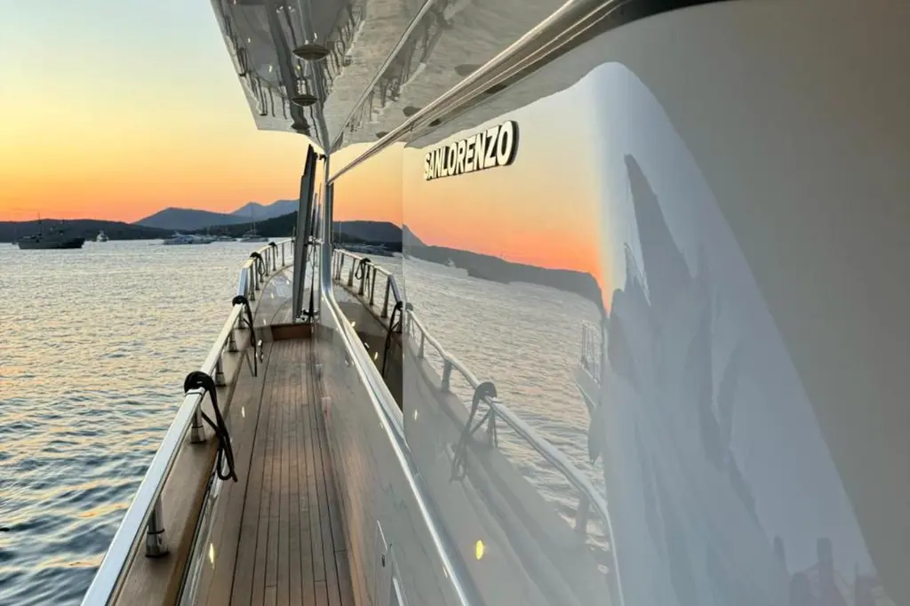 BRIVIDO 2010 Sanlorenzo 82 Yacht For Sale in Athens 