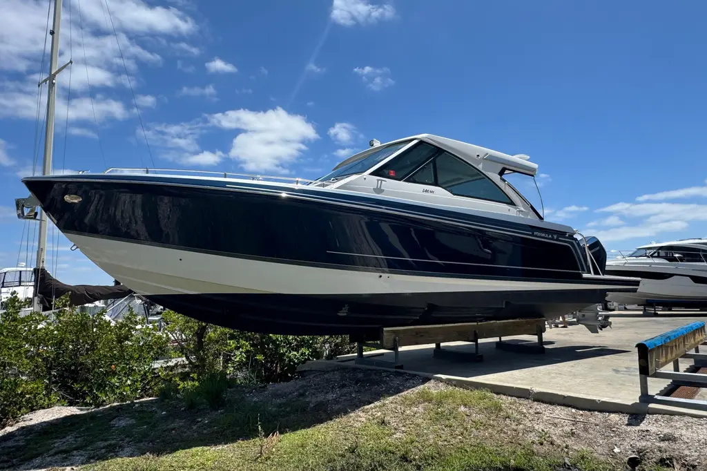  2024 Formula 380 Super Sport Crossover OB Yacht For Sale in Fort Myers Beach FL