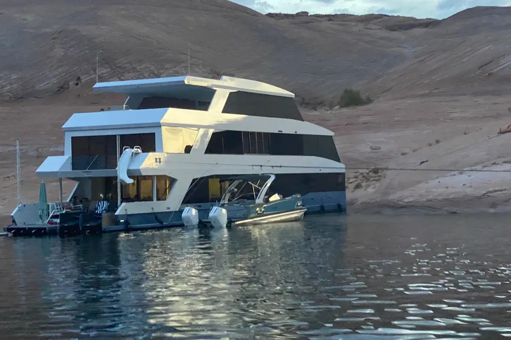 Layin' Low 2022 Layin' Low Yacht For Sale in Page AZ Layin' Low 2022 Layin' Low Yacht For Sale in Page AZ