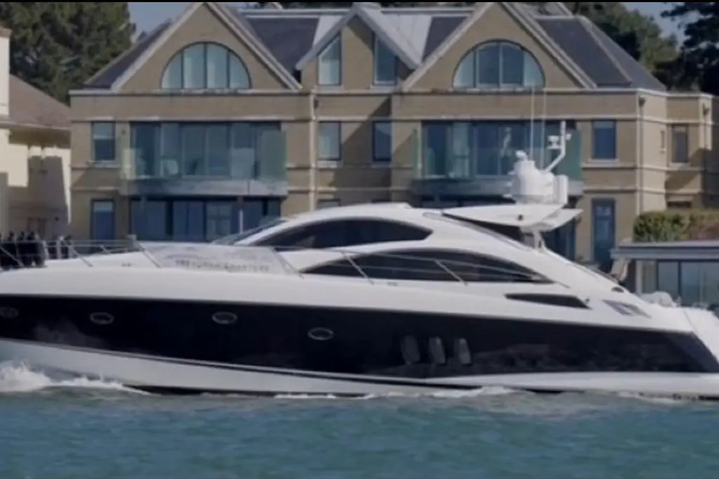 2007 Sunseeker Predator 62 Yacht For Sale in Poole E12 2007 Sunseeker Predator 62 Yacht For Sale in Poole E12