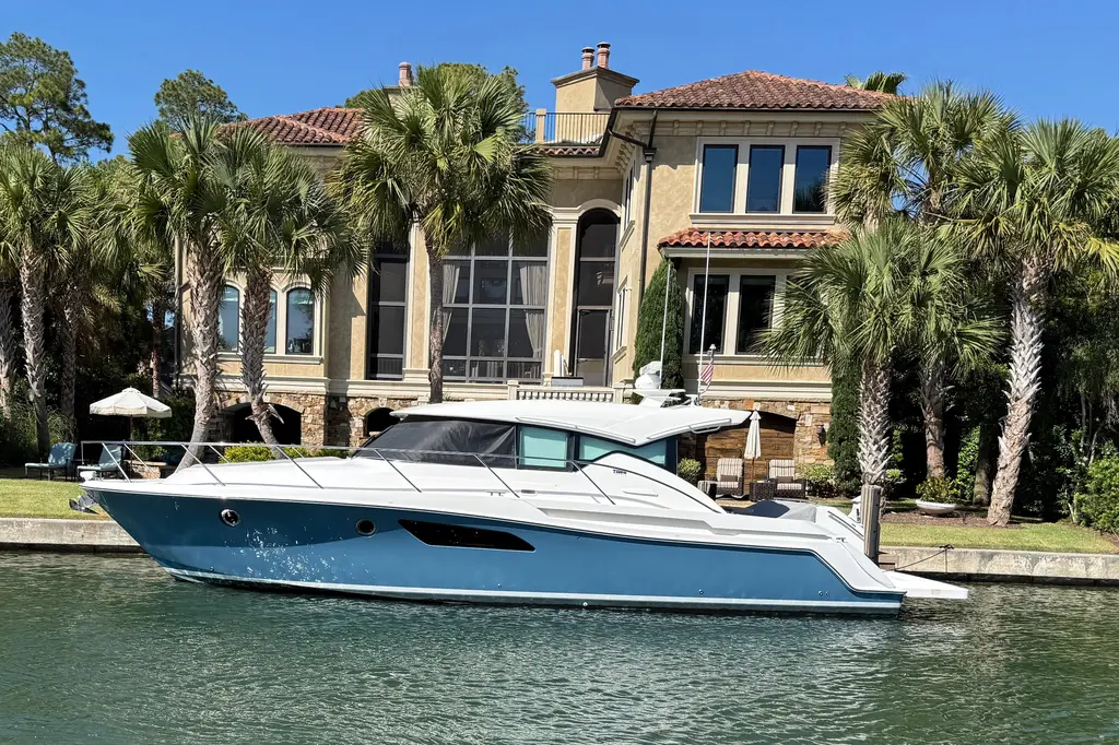 Tres Cher 2020 Tiara Yachts C44 Coupe Yacht For Sale in Hilton Head Island SC Tres Cher 2020 Tiara Yachts C44 Coupe Yacht For Sale in Hilton Head Island SC