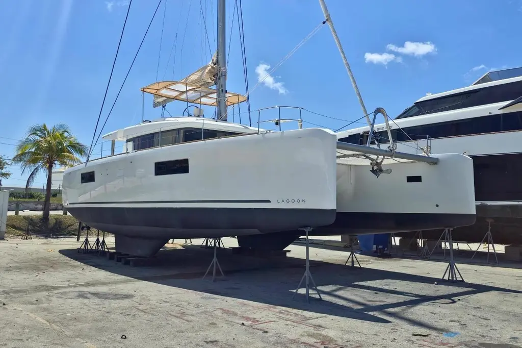 Rhapsody 2021 Lagoon 52 F Yacht For Sale in West Grand Bahama Rhapsody 2021 Lagoon 52 F Yacht For Sale in West Grand Bahama