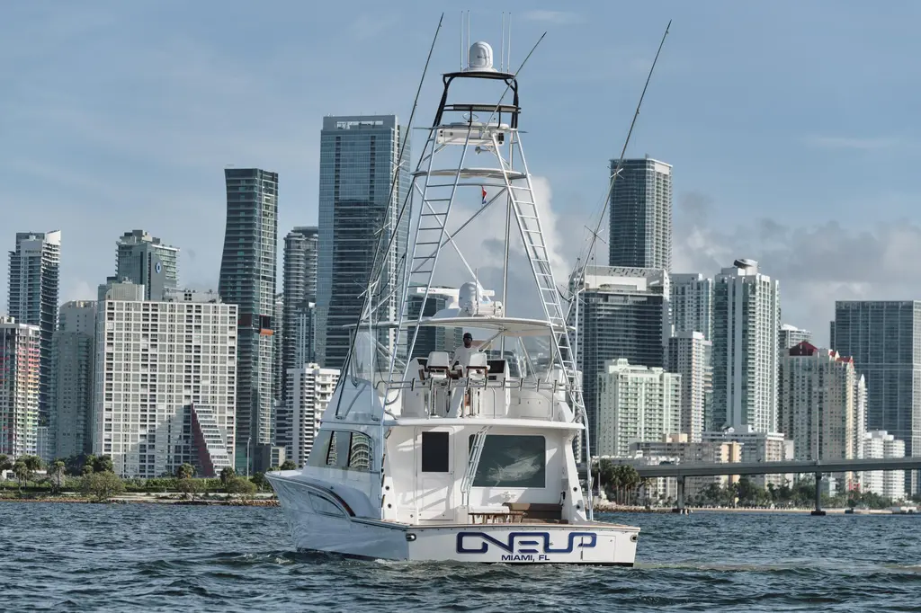 ONEUP 1999 Donzi R58 Convertible Yacht For Sale in Higüey ONEUP 1999 Donzi R58 Convertible Yacht For Sale in Higüey
