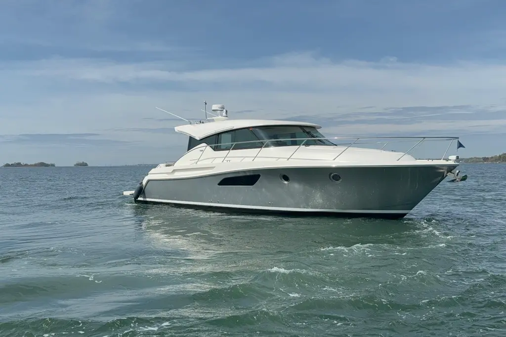 2016 Tiara Yachts C44 Coupe Yacht For Sale in Greenwich CT 2016 Tiara Yachts C44 Coupe Yacht For Sale in Greenwich CT