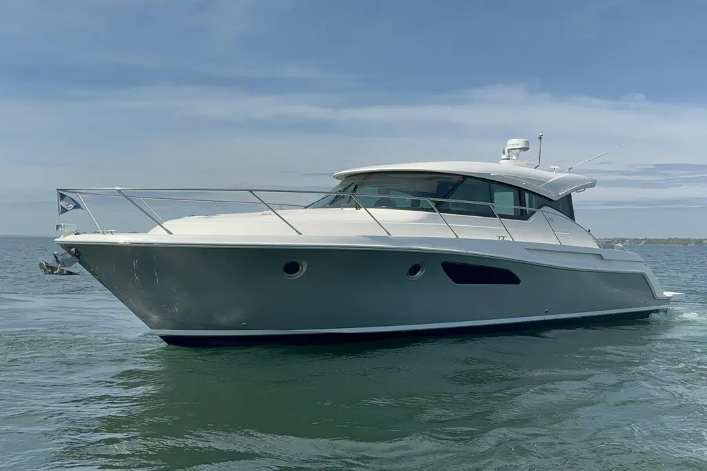 2016 Tiara Yachts C44 Coupe Yacht For Sale in Greenwich CT 2016 Tiara Yachts C44 Coupe Yacht For Sale in Greenwich CT