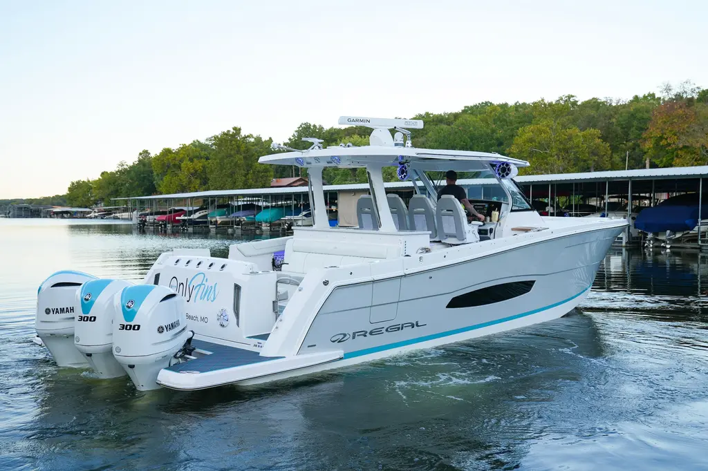 FRESHWATER 2021 Regal 38 SAV Yacht For Sale in Osage Beach MO FRESHWATER 2021 Regal 38 SAV Yacht For Sale in Osage Beach MO