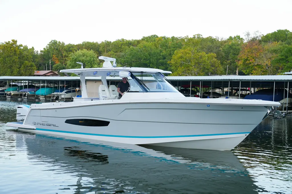 FRESHWATER 2021 Regal 38 SAV Yacht For Sale in Osage Beach MO FRESHWATER 2021 Regal 38 SAV Yacht For Sale in Osage Beach MO