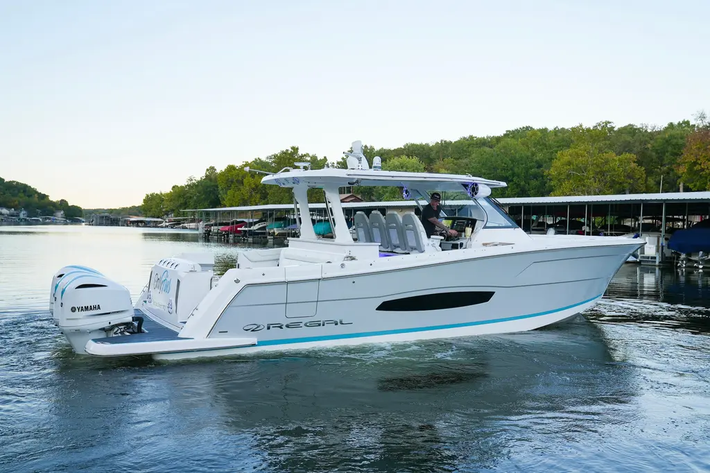 FRESHWATER 2021 Regal 38 SAV Yacht For Sale in Osage Beach MO FRESHWATER 2021 Regal 38 SAV Yacht For Sale in Osage Beach MO