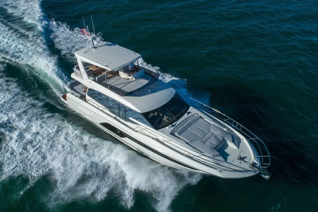 SEACHANGE 2021 Prestige 590 Yacht For Sale in Saint-Raphaël 83 SEACHANGE 2021 Prestige 590 Yacht For Sale in Saint-Raphaël 83