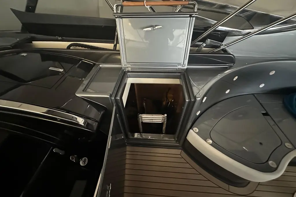 2005 Riva 52' Rivale Yacht For Sale in Fiumicino IT-RM 2005 Riva 52' Rivale Yacht For Sale in Fiumicino IT-RM