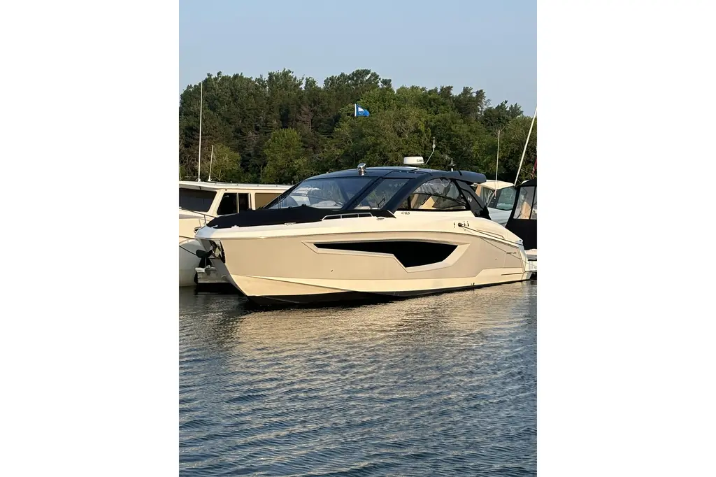 2024 Cruisers Yachts 42 GLS OB Yacht For Sale in Sag Harbor NY 2024 Cruisers Yachts 42 GLS OB Yacht For Sale in Sag Harbor NY