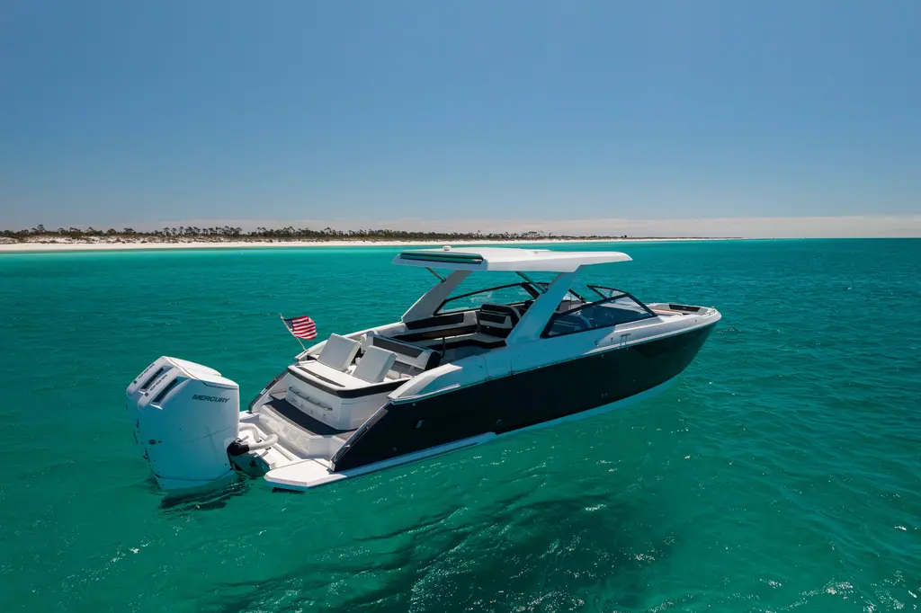 2024 Cobalt R35 Outboard Yacht For Sale in Buford GA 2024 Cobalt R35 Outboard Yacht For Sale in Buford GA