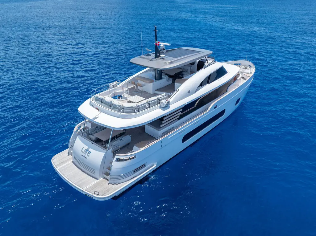 LIFE 2022 Azimut Magellano 25M Yacht For Sale in Miami Beach FL LIFE 2022 Azimut Magellano 25M Yacht For Sale in Miami Beach FL