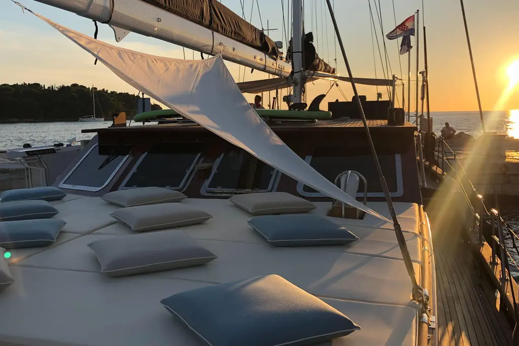 MONTECRISTO 2007 Neta 27 mt Yacht For Sale in Trapani IT-TP MONTECRISTO 2007 Neta 27 mt Yacht For Sale in Trapani IT-TP