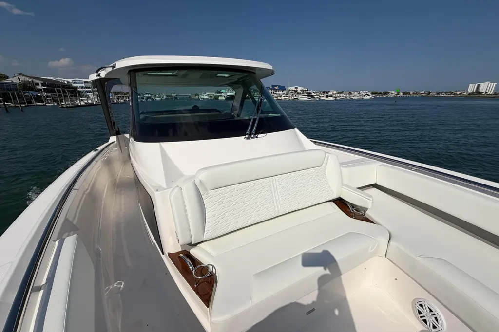2026 Tiara Yachts 39 LS Yacht For Sale in Wrightsville Beach NC 2026 Tiara Yachts 39 LS Yacht For Sale in Wrightsville Beach NC