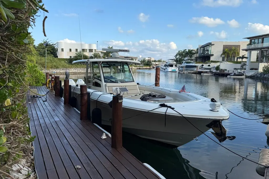 2021 Boston Whaler 380 Outrage Yacht For Sale in Miami FL 2021 Boston Whaler 380 Outrage Yacht For Sale in Miami FL