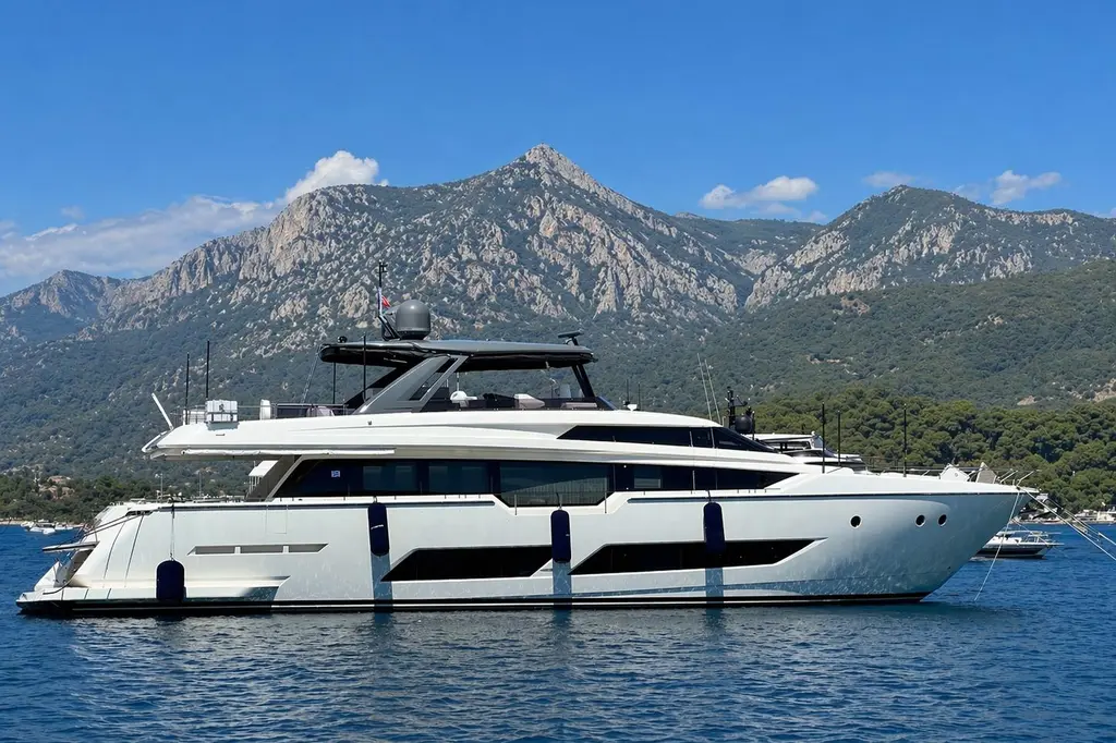2017 Ferretti Yachts 850 Yacht For Sale in Marmaris 2017 Ferretti Yachts 850 Yacht For Sale in Marmaris