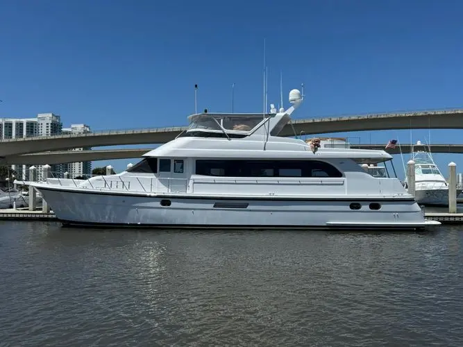 PERFECT LA DEE 2002 Hatteras 75 MY Yacht For Sale in Edgewater FL PERFECT LA DEE 2002 Hatteras 75 MY Yacht For Sale in Edgewater FL