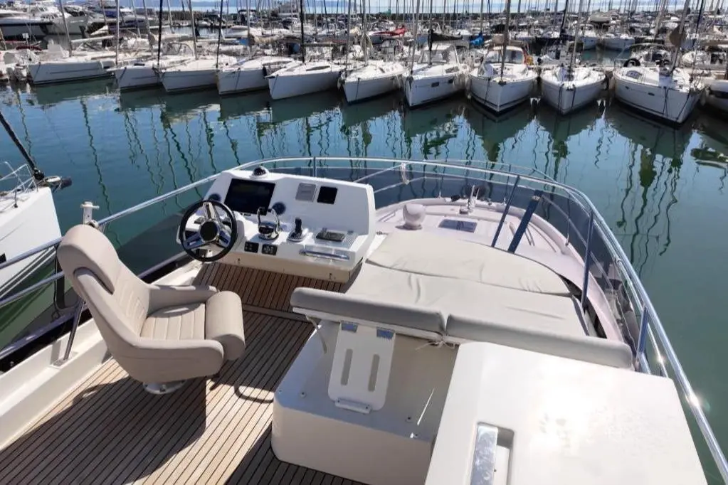 DILUALLO 2022 Prestige 420 Yacht For Sale in Hyères 83 DILUALLO 2022 Prestige 420 Yacht For Sale in Hyères 83