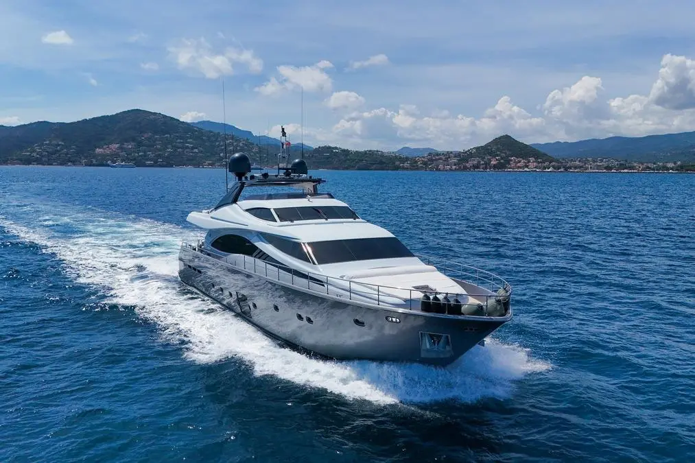 2012 Ferretti Yachts 881 RPH Yacht For Sale in Antibes 2012 Ferretti Yachts 881 RPH Yacht For Sale in Antibes