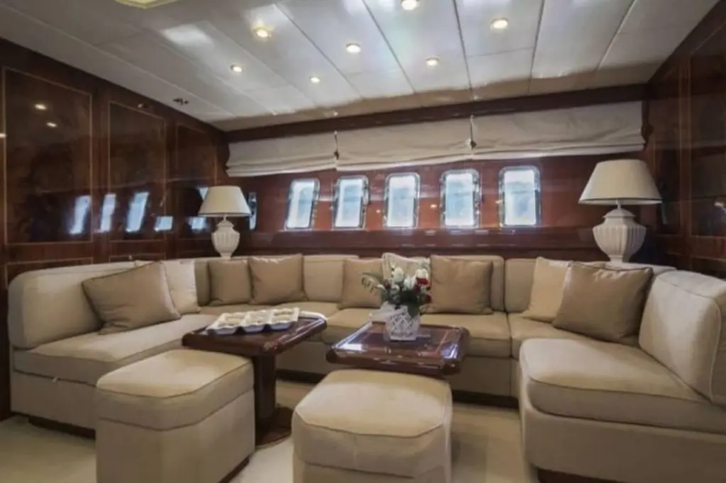 2001 Mangusta 80 Yacht For Sale in Glyfada 2001 Mangusta 80 Yacht For Sale in Glyfada