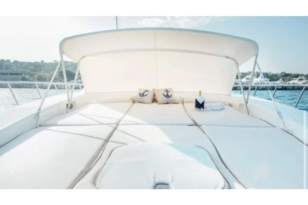 2001 Mangusta 80 Yacht For Sale in Glyfada 2001 Mangusta 80 Yacht For Sale in Glyfada