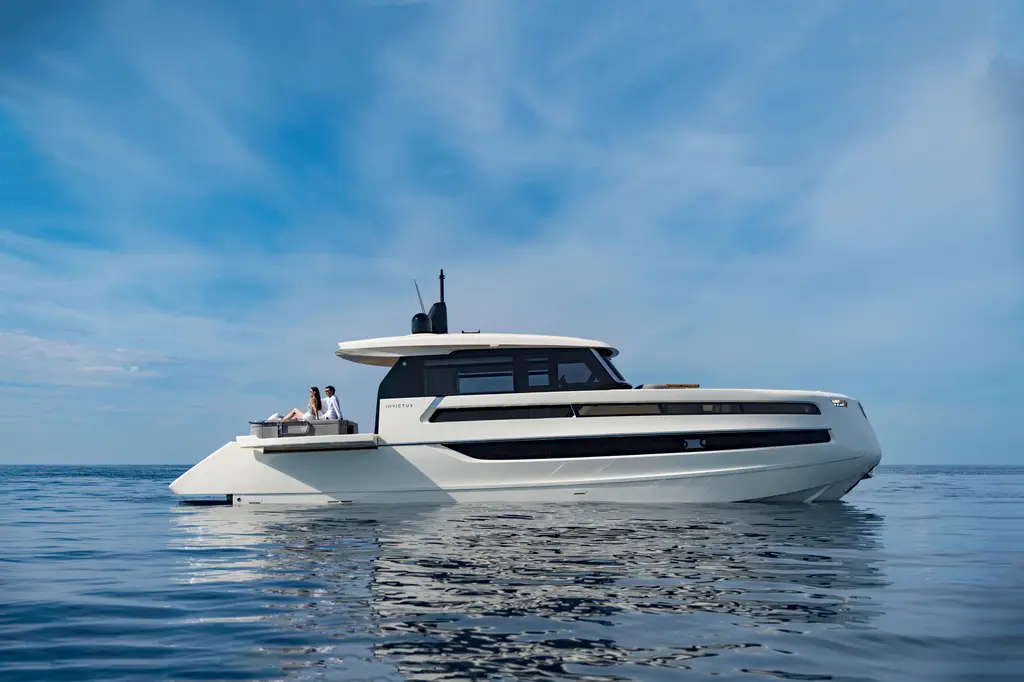 2026 Invictus ST550 Yacht For Sale in Dubai 2026 Invictus ST550 Yacht For Sale in Dubai